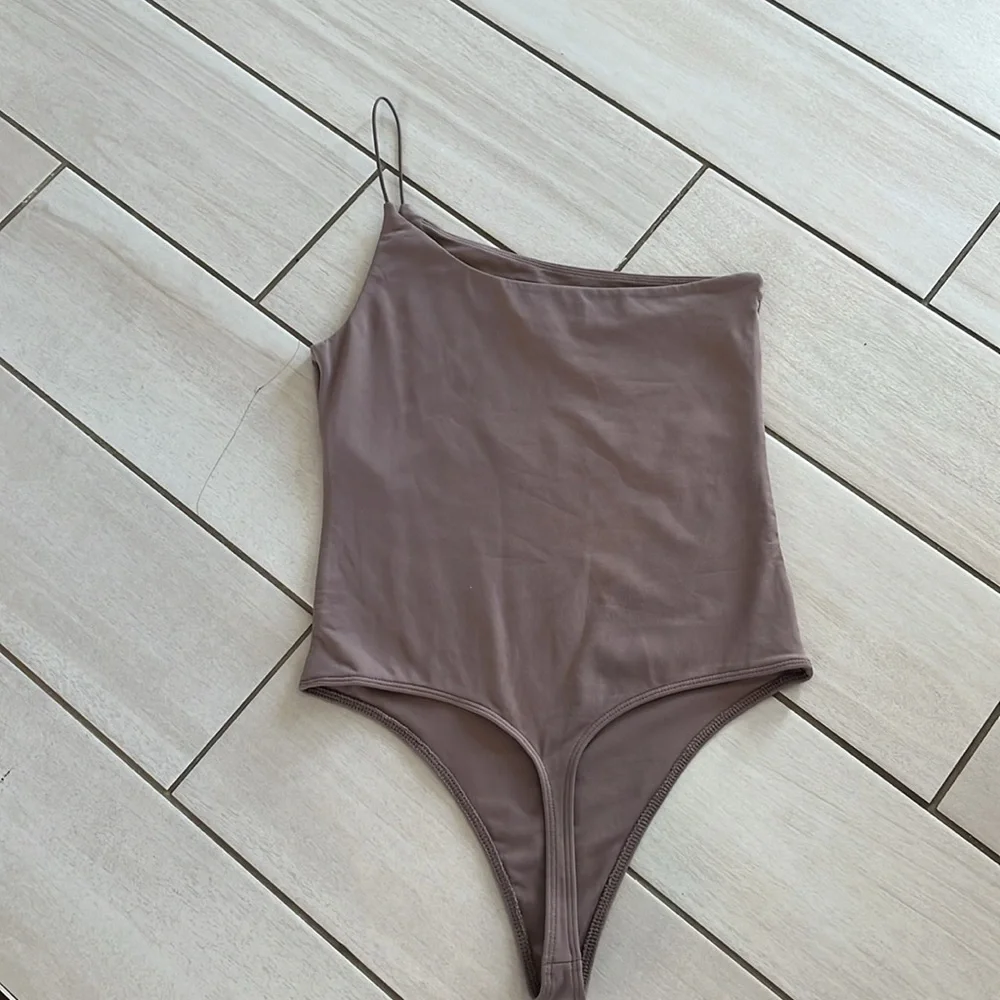Babaton One-Shoulder Bodysuit in Brown - Picture 4 of 8